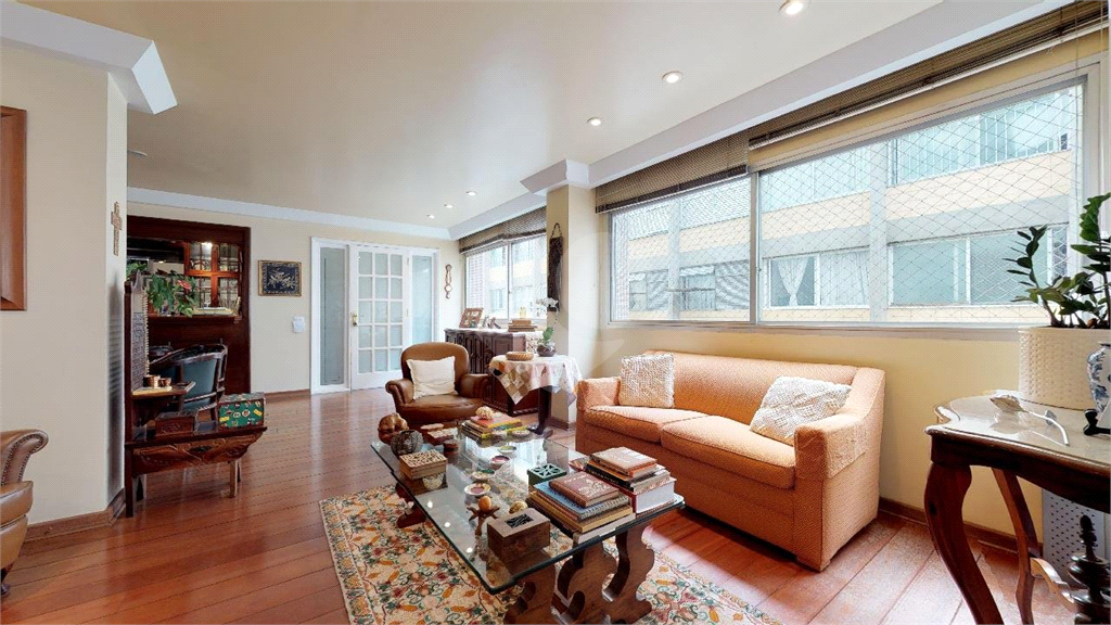Apartamento à venda na Rua Oscar Freire com 224 m²