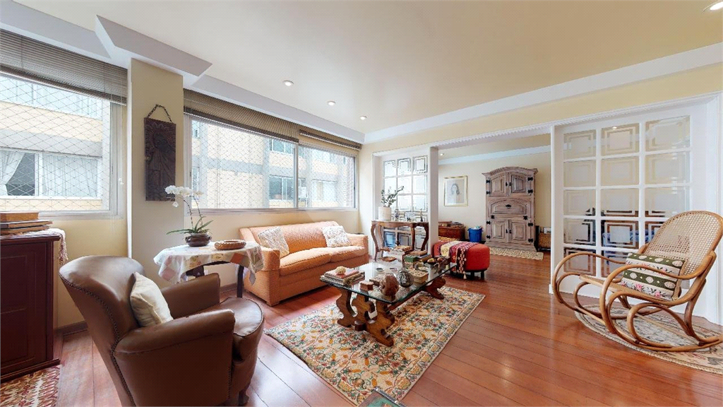 Apartamento à venda na Rua Oscar Freire com 224 m²
