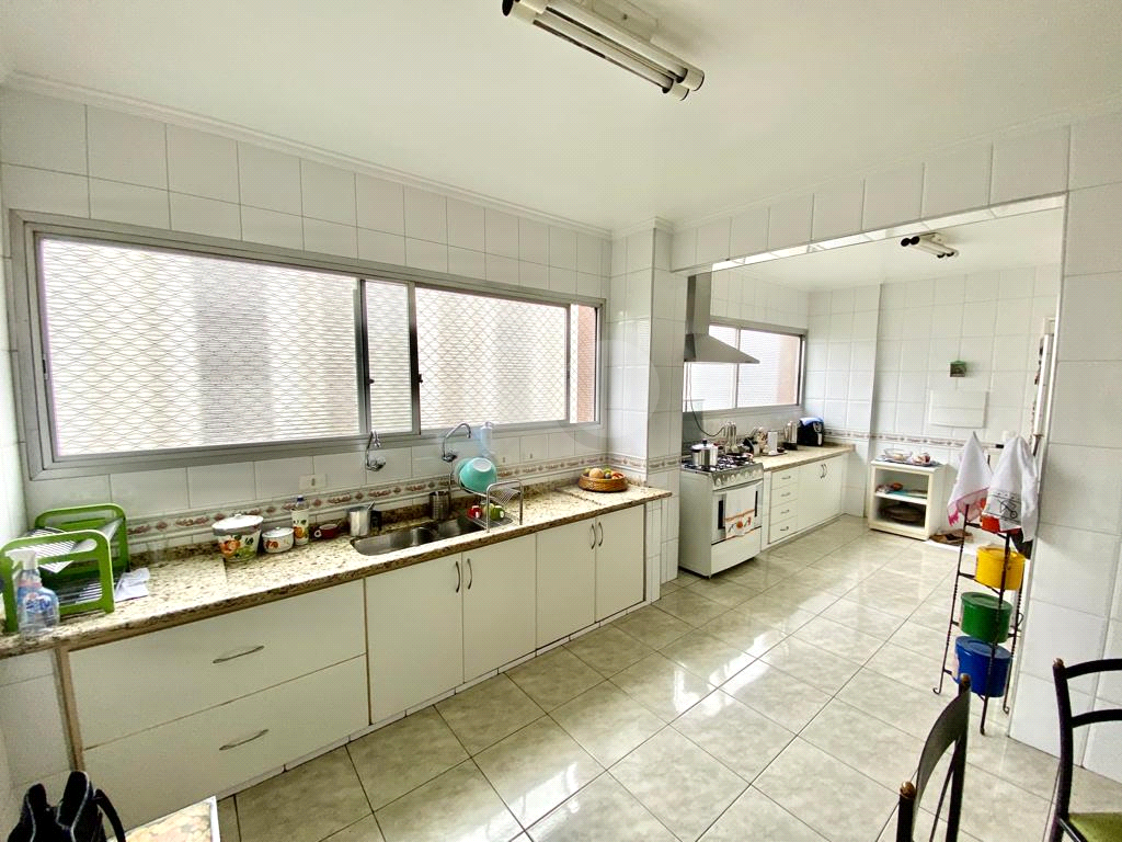 Apartamento à venda na Rua Oscar Freire com 224 m²