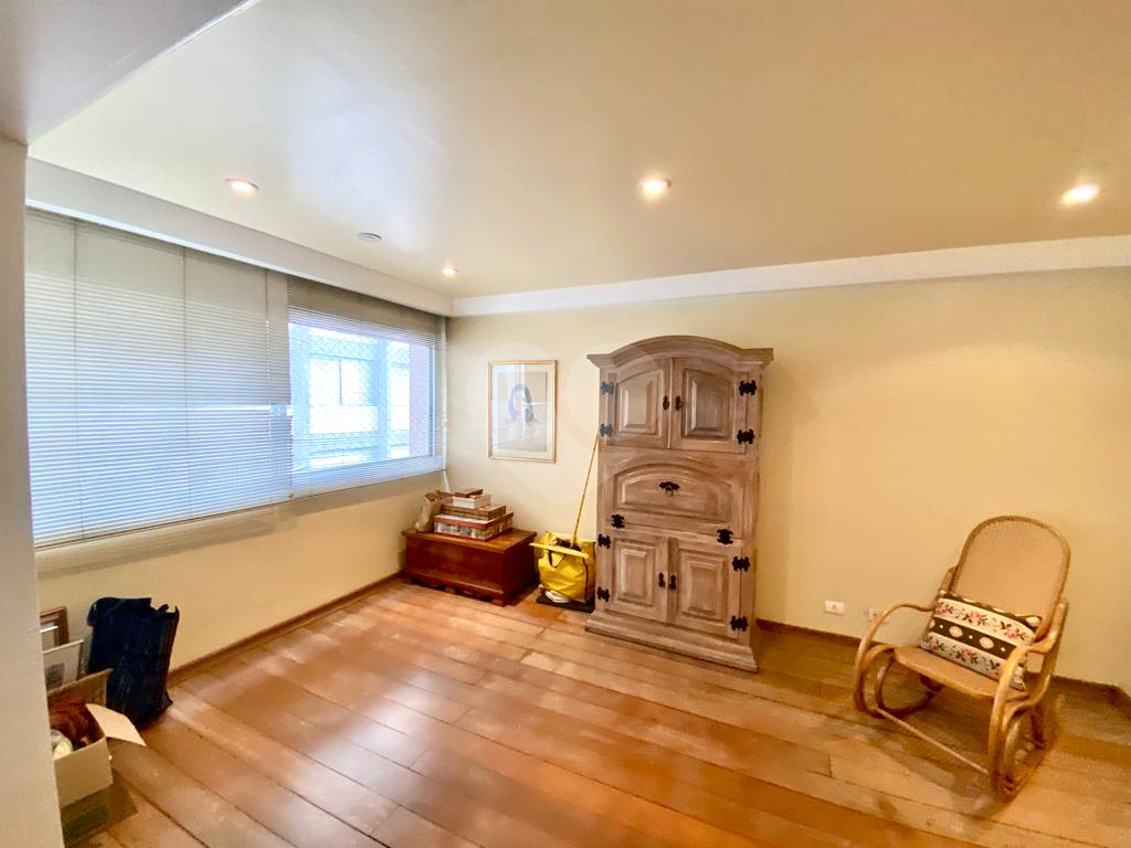Apartamento à venda na Rua Oscar Freire com 224 m²