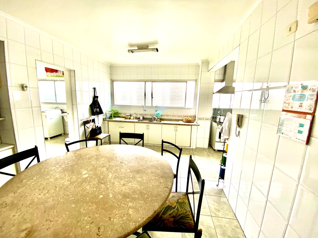 Apartamento à venda na Rua Oscar Freire com 224 m²