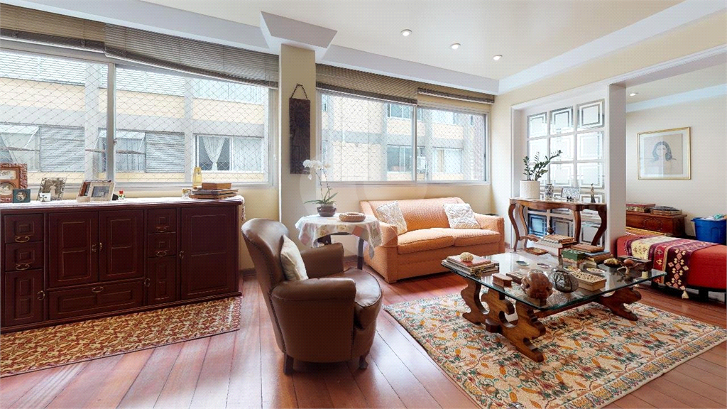 Apartamento à venda na Rua Oscar Freire com 224 m²