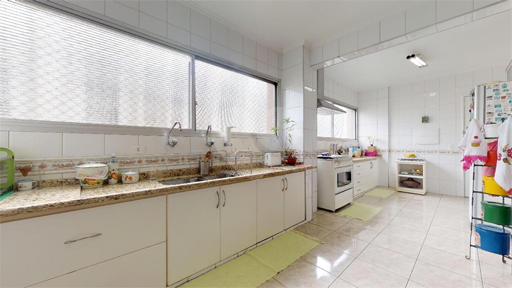 Apartamento à venda na Rua Oscar Freire com 224 m²