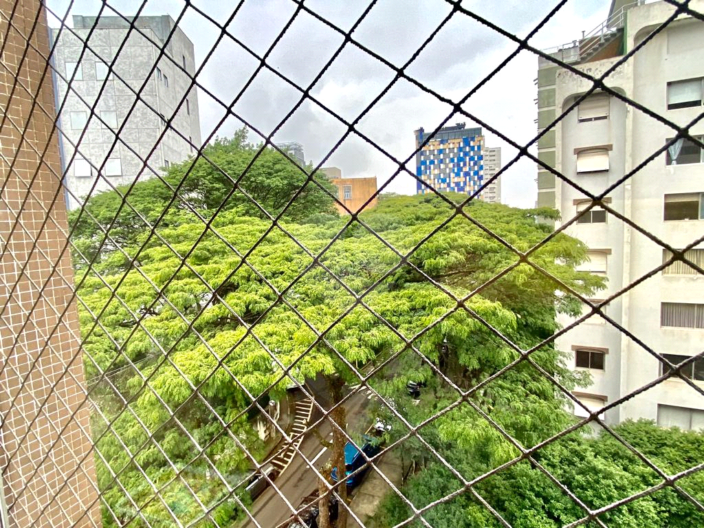 Apartamento à venda na Rua Oscar Freire com 224 m²