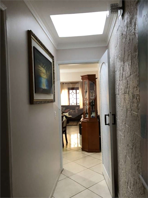 Casa térrea ao lado da Rua Augusto Tolle. 305 metros quadrados. 