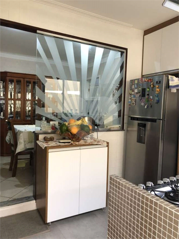Casa térrea ao lado da Rua Augusto Tolle. 305 metros quadrados. 