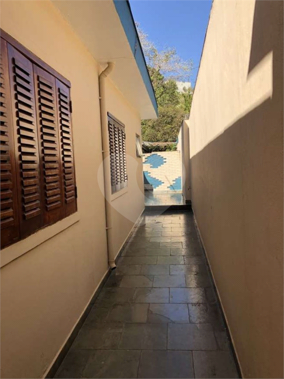 Casa térrea ao lado da Rua Augusto Tolle. 305 metros quadrados. 