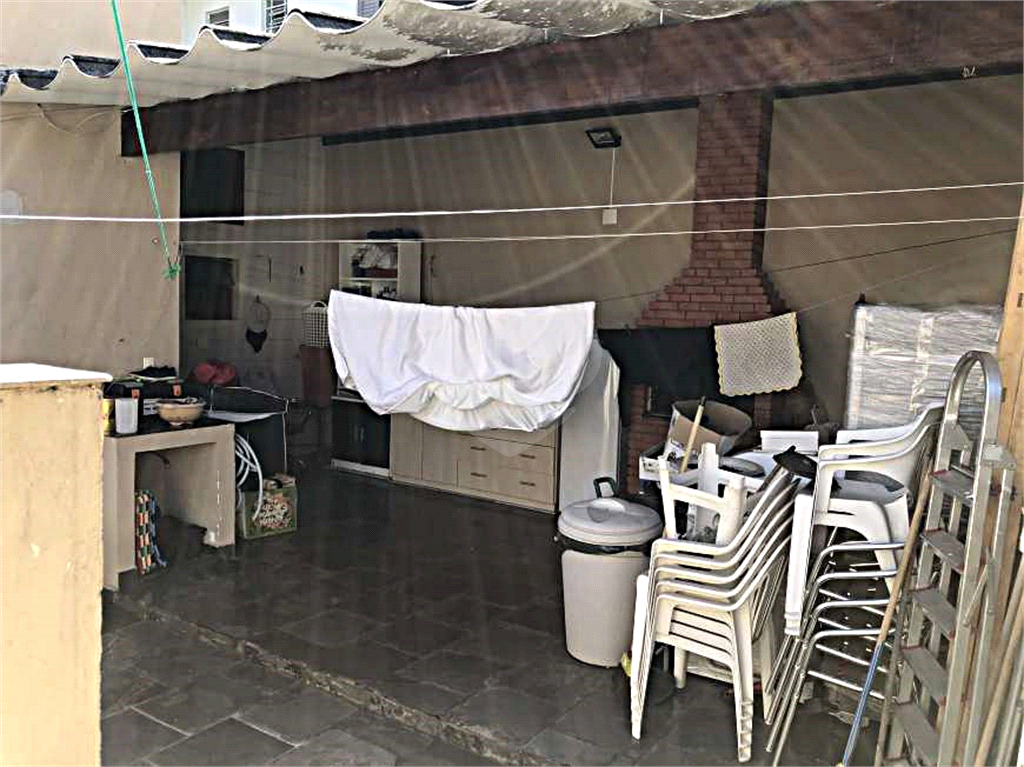 Casa térrea ao lado da Rua Augusto Tolle. 305 metros quadrados. 