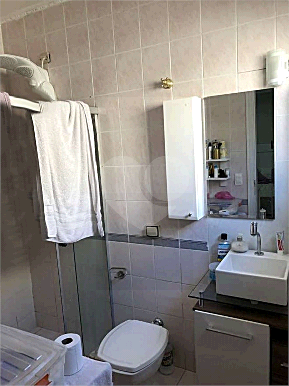 Casa térrea ao lado da Rua Augusto Tolle. 305 metros quadrados. 