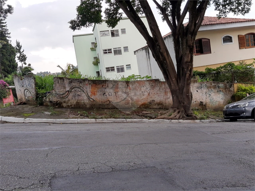 Terreno no  bairro do Tremembé. Com casas alto padrão