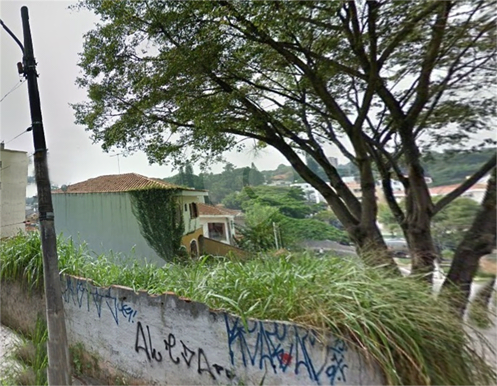 Terreno no  bairro do Tremembé. Com casas alto padrão