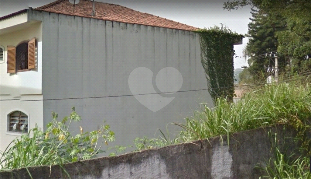 Terreno no  bairro do Tremembé. Com casas alto padrão