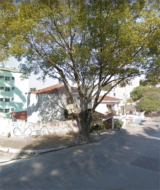 Terreno no  bairro do Tremembé. Com casas alto padrão