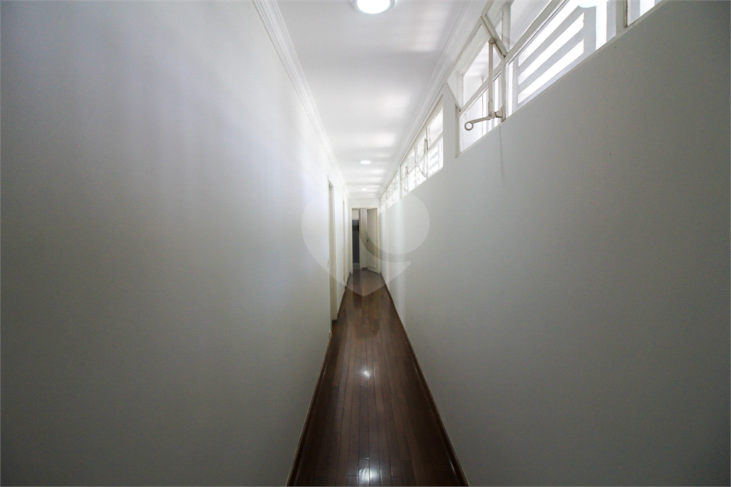 CASA TÉRREA À VENDA COM PISCINA, 4 QUARTOS NA REGIÃO DA LAPA.