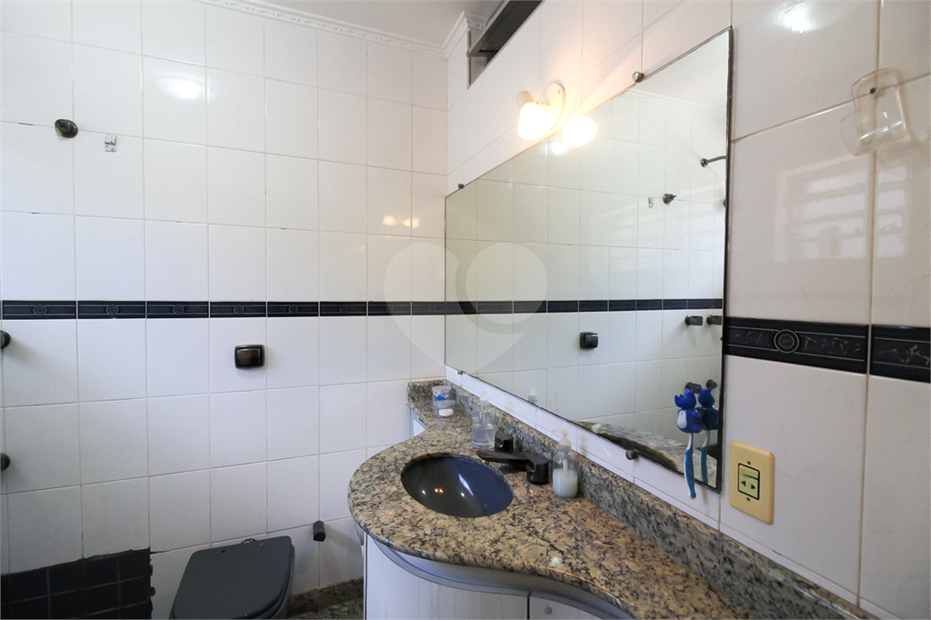 CASA TÉRREA À VENDA COM PISCINA, 4 QUARTOS NA REGIÃO DA LAPA.