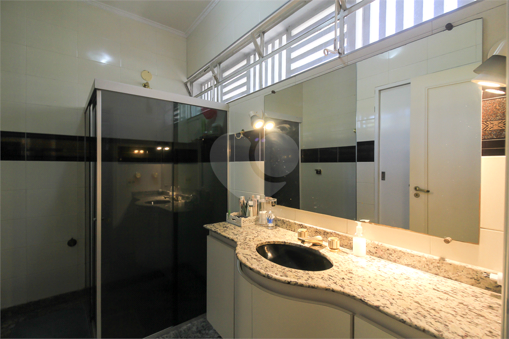 CASA TÉRREA À VENDA COM PISCINA, 4 QUARTOS NA REGIÃO DA LAPA.
