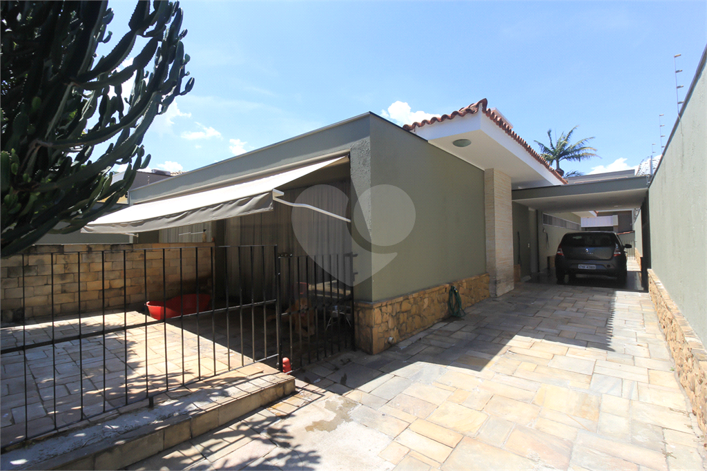 CASA TÉRREA À VENDA COM PISCINA, 4 QUARTOS NA REGIÃO DA LAPA.
