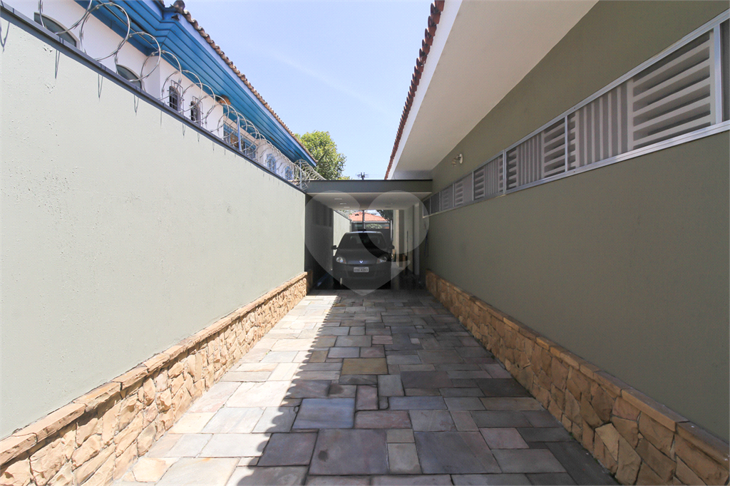 CASA TÉRREA À VENDA COM PISCINA, 4 QUARTOS NA REGIÃO DA LAPA.