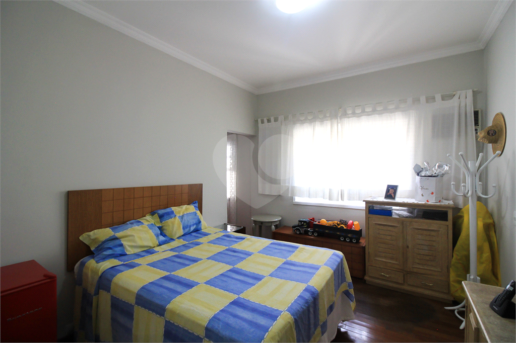 CASA TÉRREA À VENDA COM PISCINA, 4 QUARTOS NA REGIÃO DA LAPA.