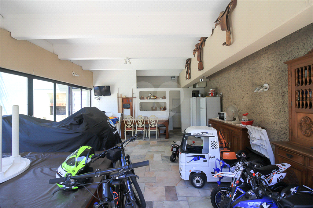 CASA TÉRREA À VENDA COM PISCINA, 4 QUARTOS NA REGIÃO DA LAPA.
