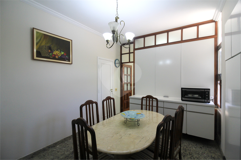 CASA TÉRREA À VENDA COM PISCINA, 4 QUARTOS NA REGIÃO DA LAPA.