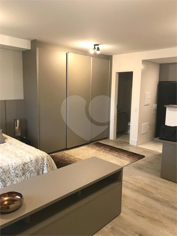 Excelente Studio Totalmente Mobiliado em área nobre.