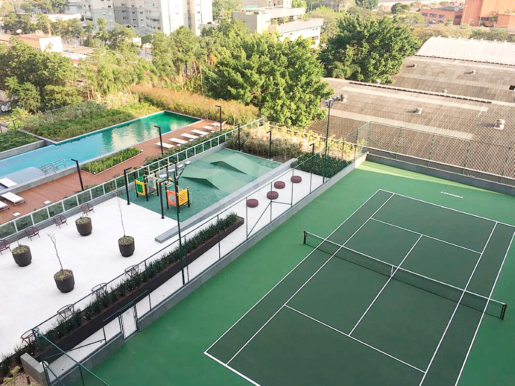 Excelente Studio Totalmente Mobiliado em área nobre.