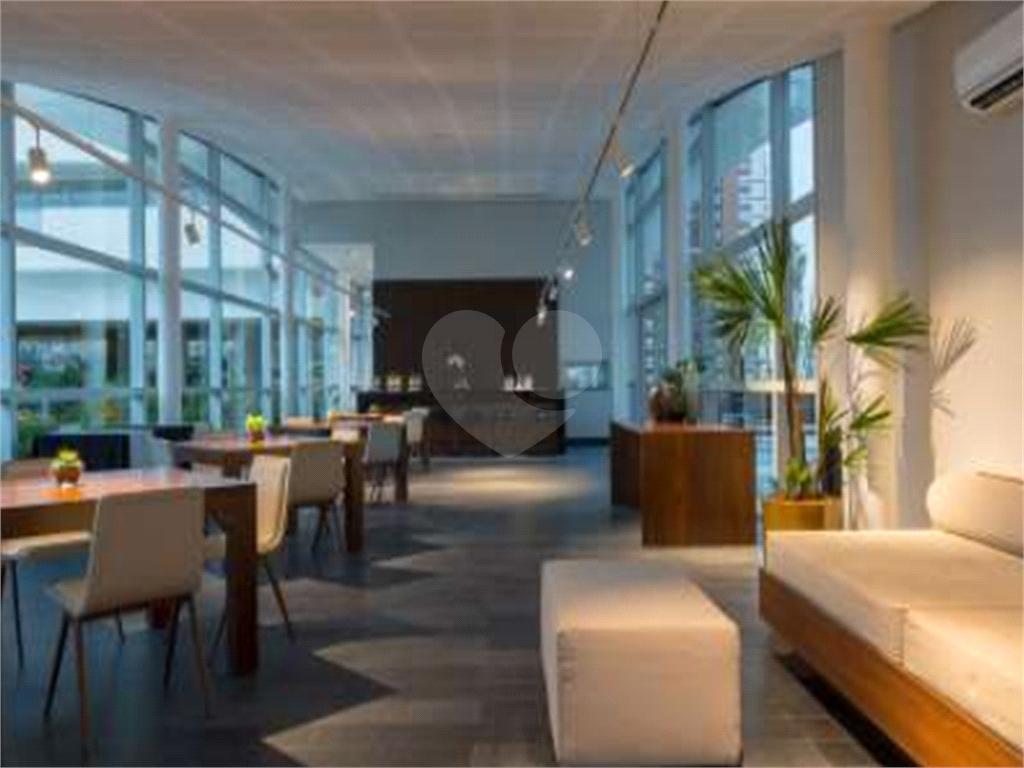Excelente Studio Totalmente Mobiliado em área nobre.