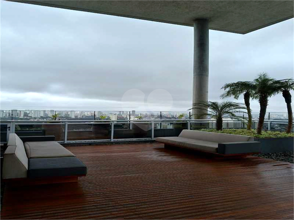 Excelente Studio Totalmente Mobiliado em área nobre.