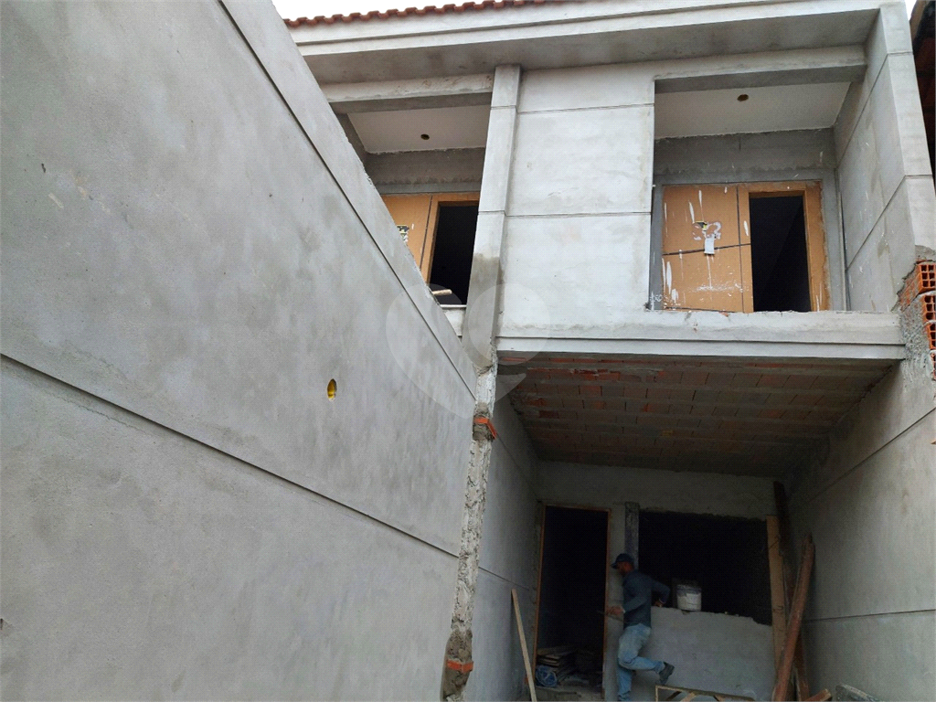 SOBRADO NOVO - VENDE-SE