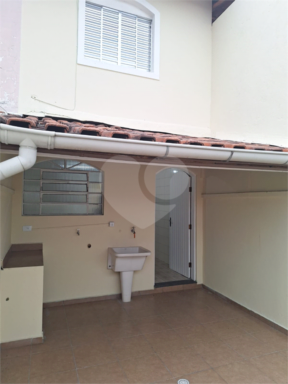 SOBRADO COM 02 VAGAS NA GARAGEM 