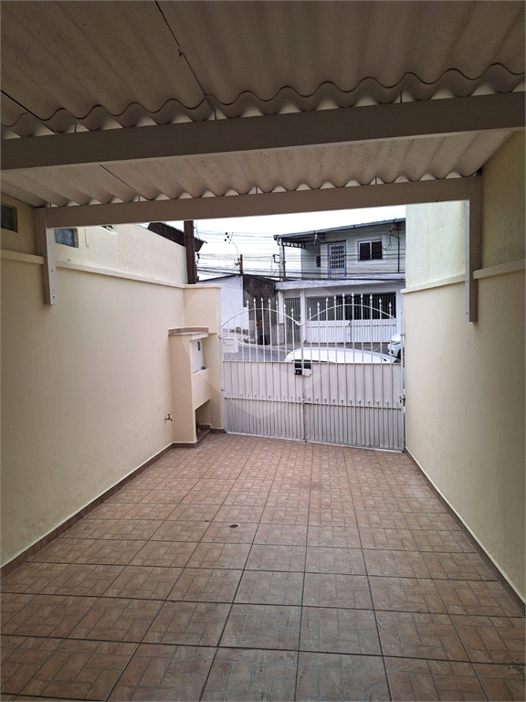 SOBRADO COM 02 VAGAS NA GARAGEM 