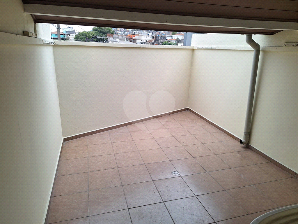 SOBRADO COM 02 VAGAS NA GARAGEM 