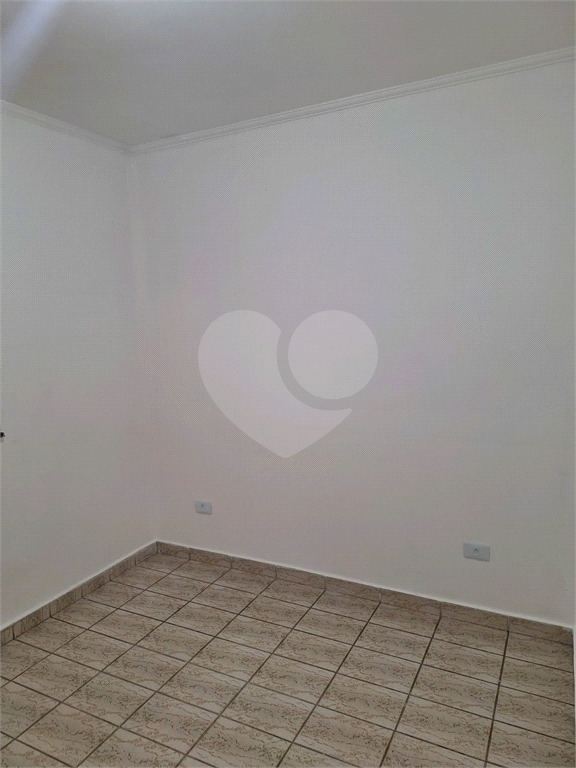 SOBRADO COM 02 VAGAS NA GARAGEM 