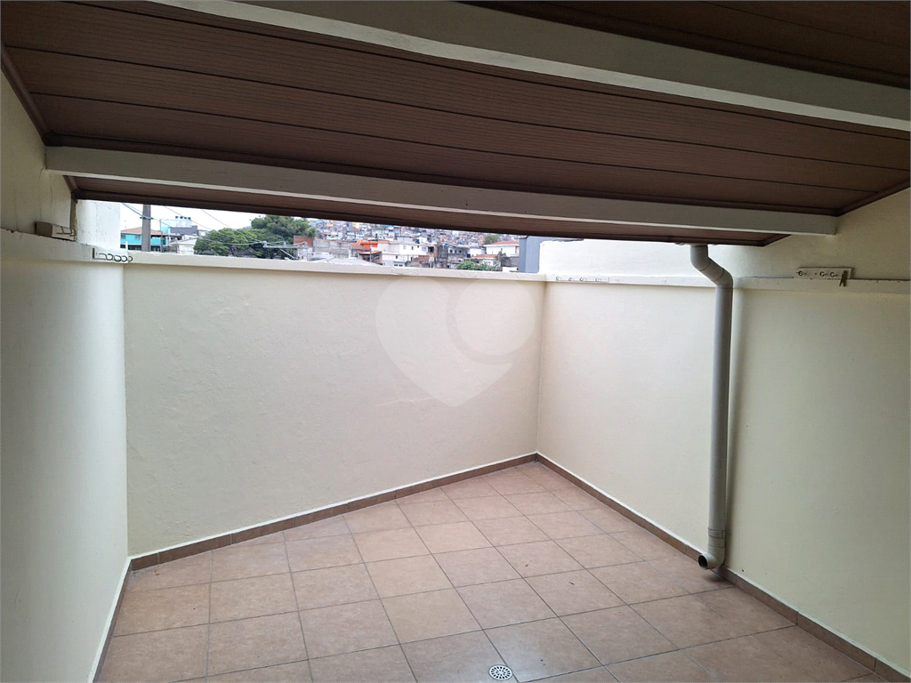 SOBRADO COM 02 VAGAS NA GARAGEM 
