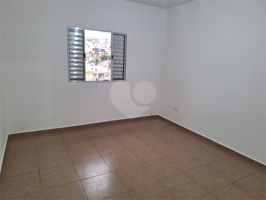 SOBRADO COM 02 VAGAS NA GARAGEM 