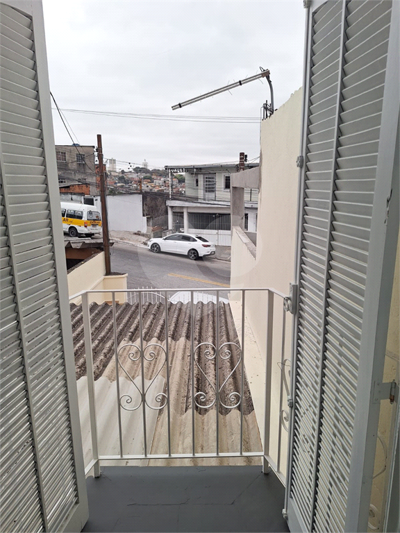 SOBRADO COM 02 VAGAS NA GARAGEM 