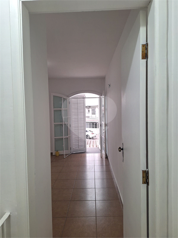 SOBRADO COM 02 VAGAS NA GARAGEM 