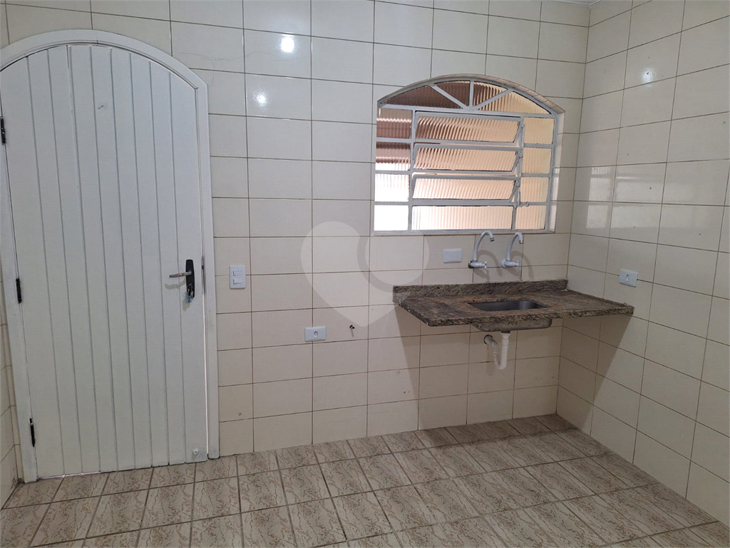 SOBRADO COM 02 VAGAS NA GARAGEM 