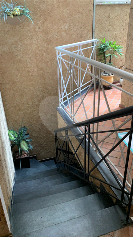 Sobrado de 330m² a venda no Horto Florestal 4 dormitórios, 1 suite, 4 banheiros ,4 vagas cobertas2