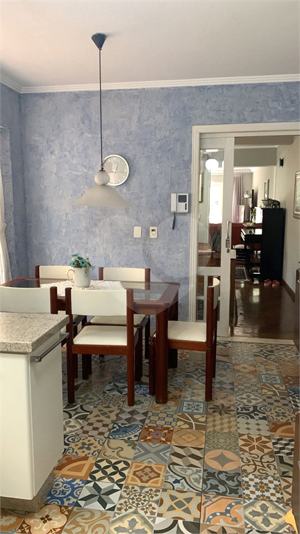 Sobrado de 330m² a venda no Horto Florestal 4 dormitórios, 1 suite, 4 banheiros ,4 vagas cobertas2