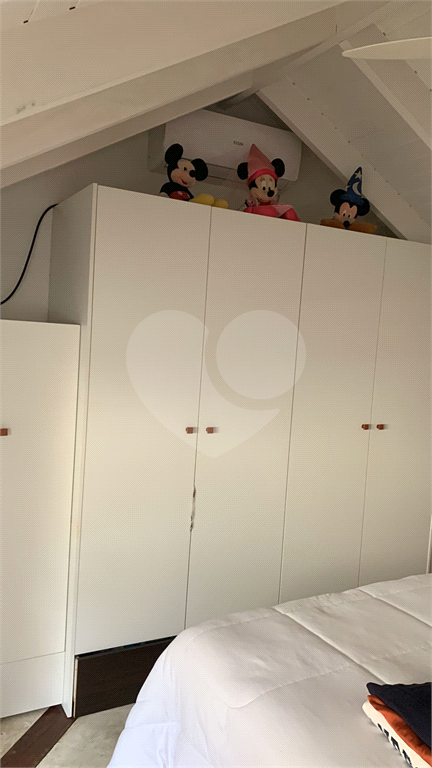 Sobrado de 330m² a venda no Horto Florestal 4 dormitórios, 1 suite, 4 banheiros ,4 vagas cobertas2