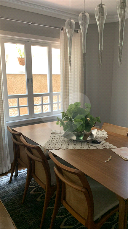 Sobrado de 330m² a venda no Horto Florestal 4 dormitórios, 1 suite, 4 banheiros ,4 vagas cobertas2
