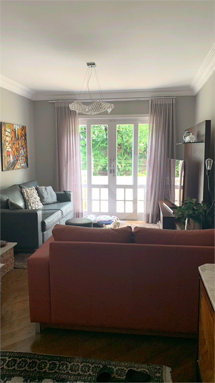 Sobrado de 330m² a venda no Horto Florestal 4 dormitórios, 1 suite, 4 banheiros ,4 vagas cobertas2