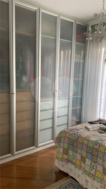 Sobrado de 330m² a venda no Horto Florestal 4 dormitórios, 1 suite, 4 banheiros ,4 vagas cobertas2