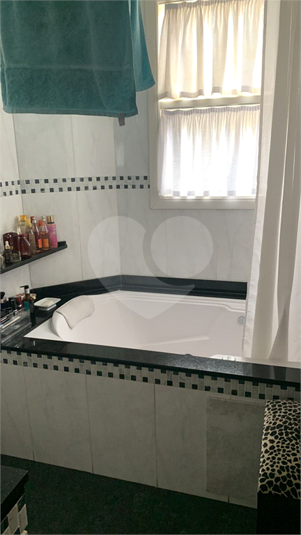 Sobrado de 330m² a venda no Horto Florestal 4 dormitórios, 1 suite, 4 banheiros ,4 vagas cobertas2