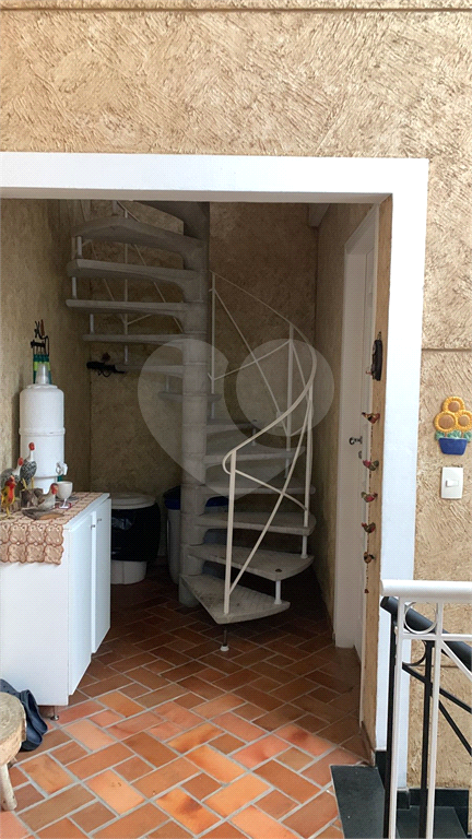 Sobrado de 330m² a venda no Horto Florestal 4 dormitórios, 1 suite, 4 banheiros ,4 vagas cobertas2