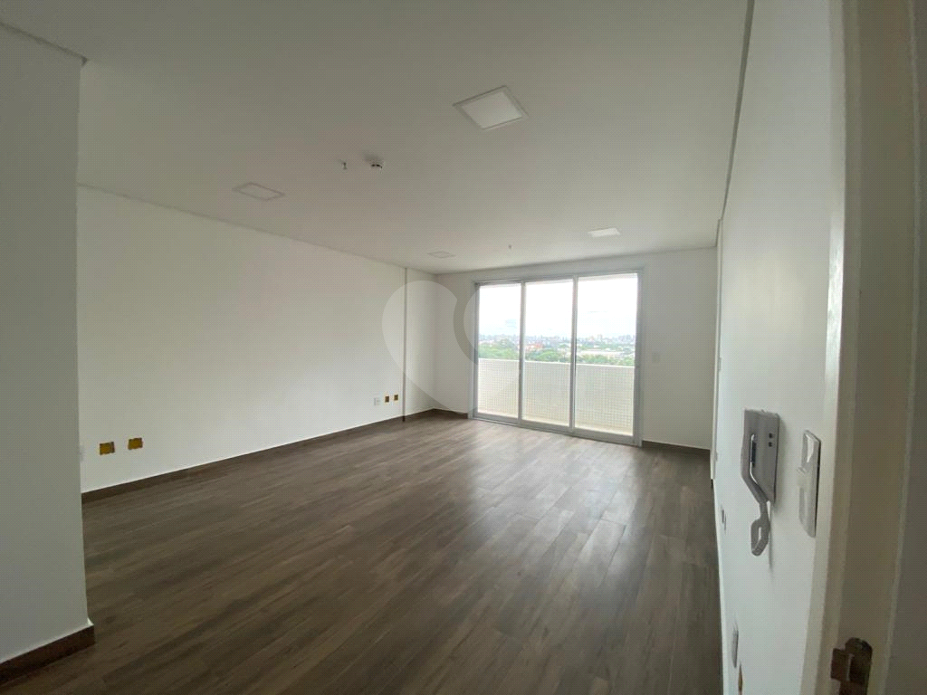 Sala comercial 200 m metro Santana