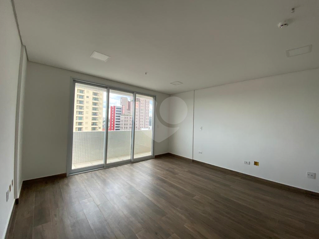 Sala comercial 200 m metro Santana