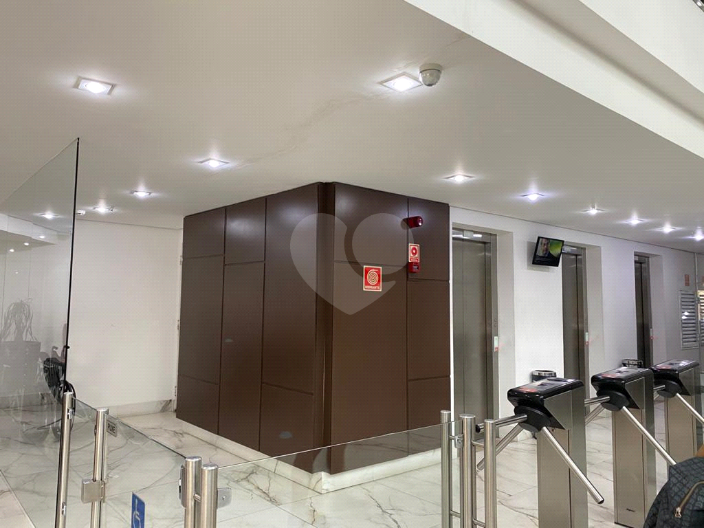 Sala comercial 200 m metro Santana